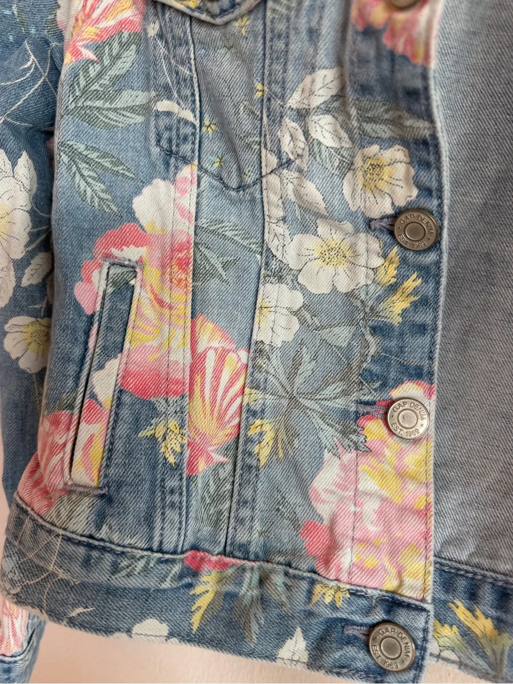 GAP Denim Floral Print Jean Jacket Trucker Light Wash Cotton Medium M girls